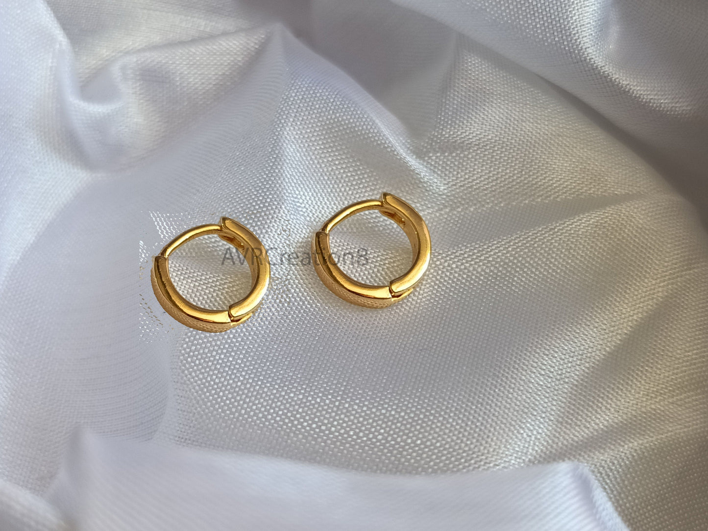 Tiny Silver Hoop Earrings, Everyday Huggie Hoops, Minimalist Silver Earrings, Dainty Huggies Earrings, Simple Hoops Earring, Gift for Her