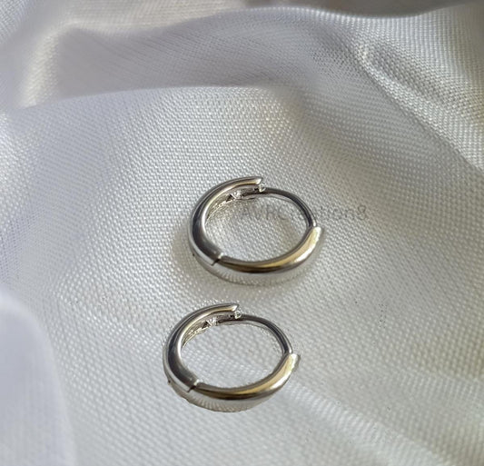 Tiny Silver Hoop Earrings, Small Huggie Hoops, Clip on Earrings, Delicate Earrings, Minimalist Jewelry, Gift for Her, Birthday Gifts, Hoops