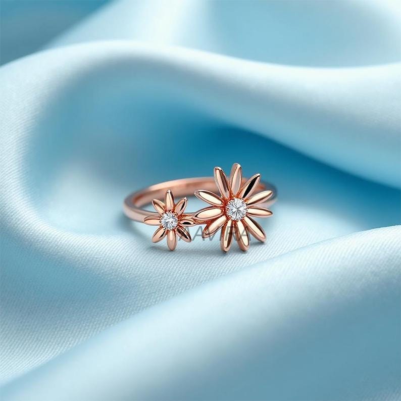 14K Rose Gold Daisy Flower Ring, Dainty Floral Ring, Daisy Promise Ring, Unique Ring, Moissanite Flower Ring, Gift for Her, Anniversary Gift